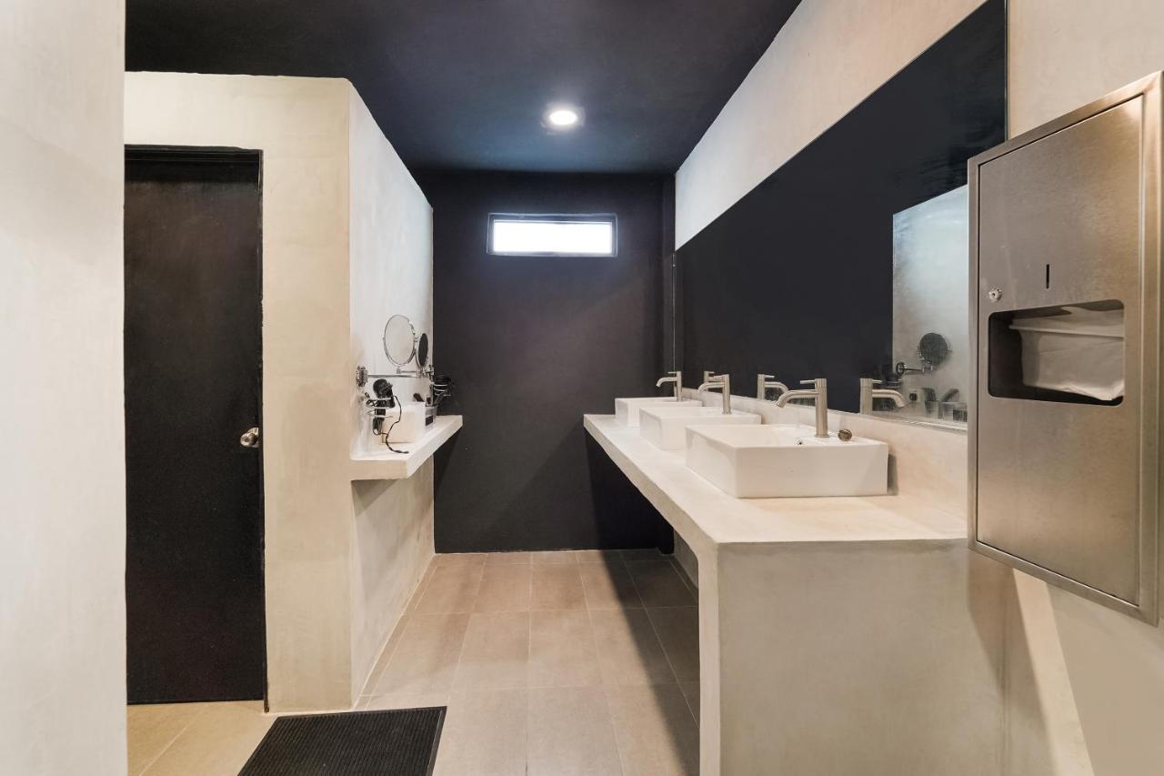 Oyo 89635 Modular Langkawi Capsule Hotel Padang Mat Sirat Exterior photo