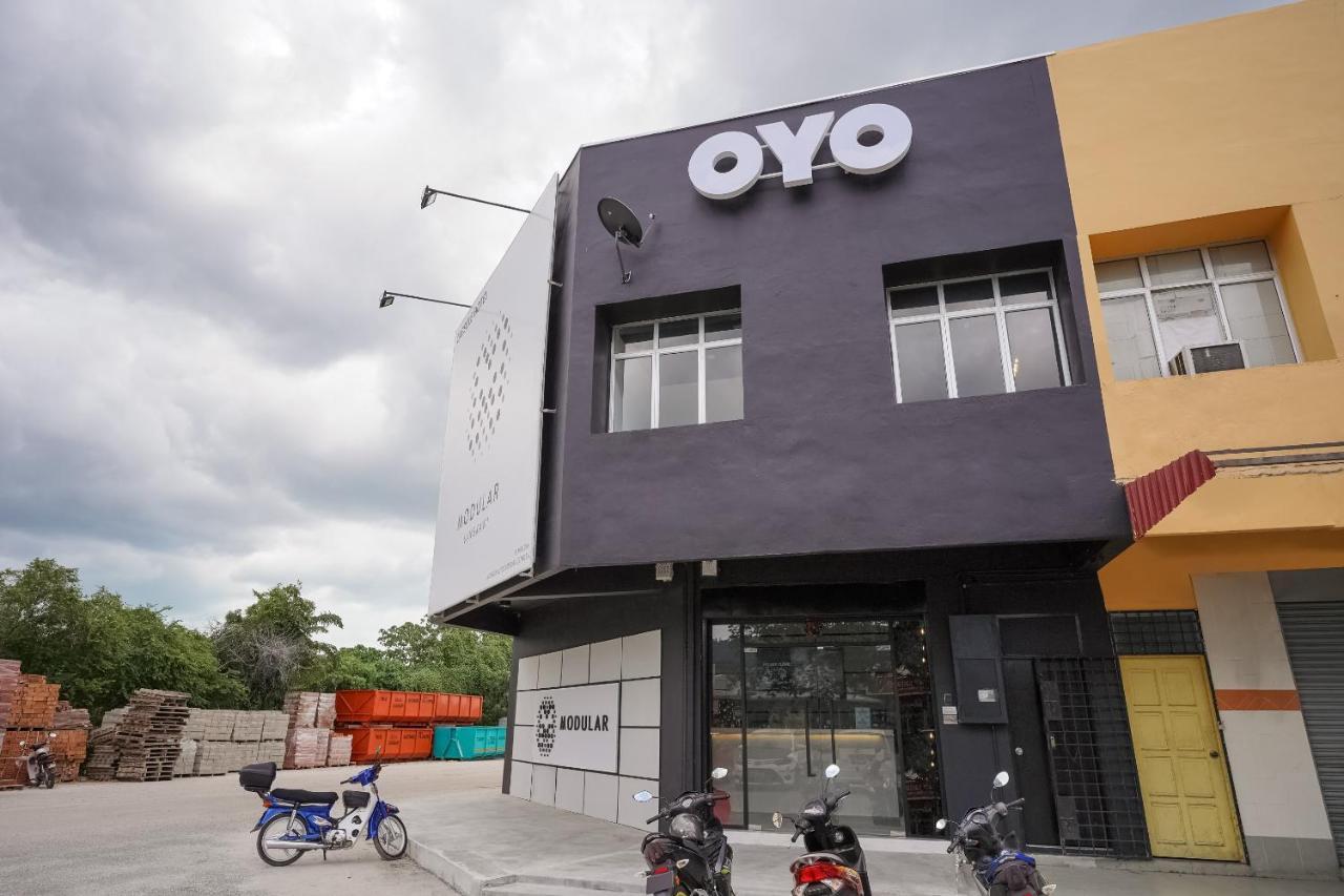 Oyo 89635 Modular Langkawi Capsule Hotel Padang Mat Sirat Exterior photo